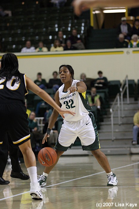 UO vs. Long Beach State, 66-45