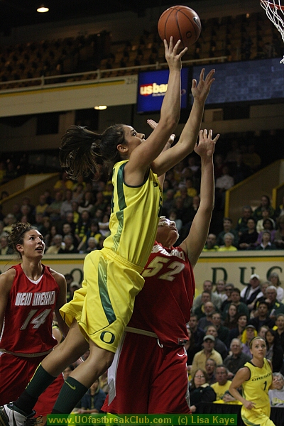 GOOD! LAYUP by Canepa, Nicole [PNT].   UO 30, New Mexico 31