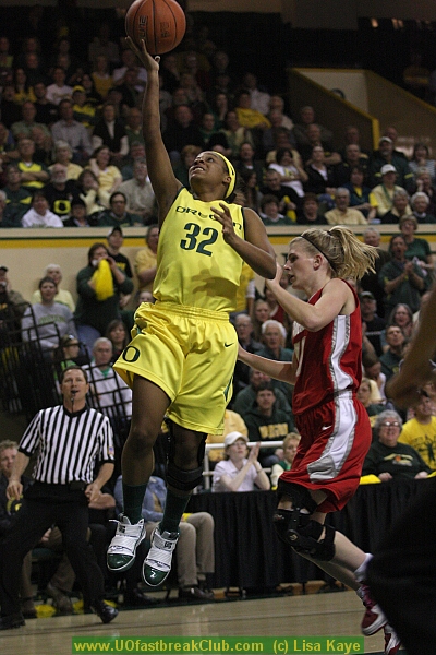 GOOD! LAYUP by Jackson, Nia [FB/PNT].   UO 57,  NM 48